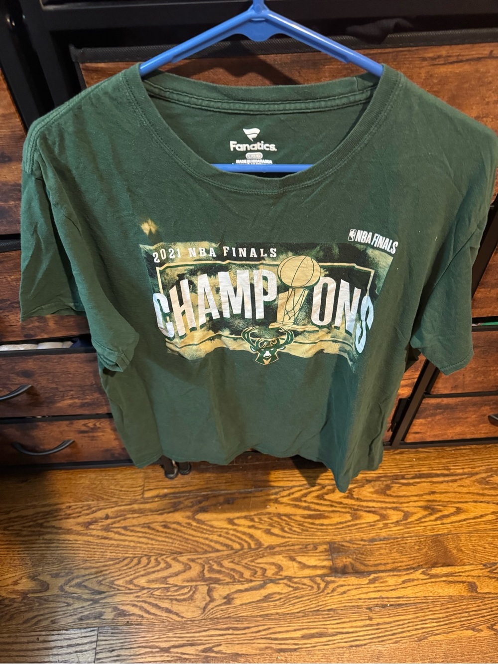 Fanatics Green Milwaukee Bucks "Champions"  Short Sleeve Tee